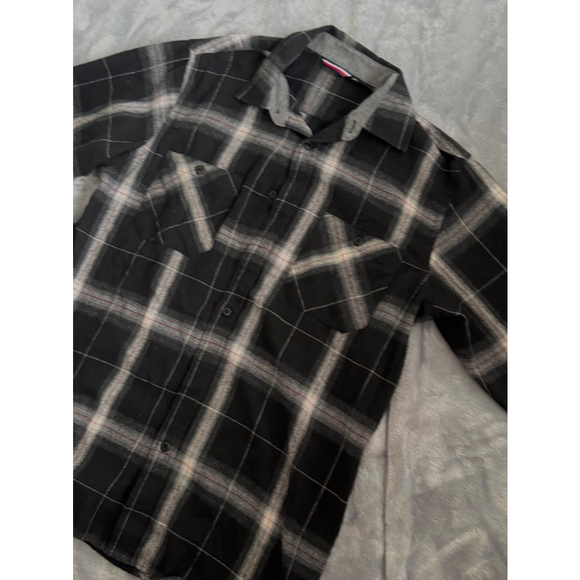 Tommy Hilfiger USA Plaid Button Up Relaxed Fit Poplin Shirt Size Medium - Picture 2 of 4